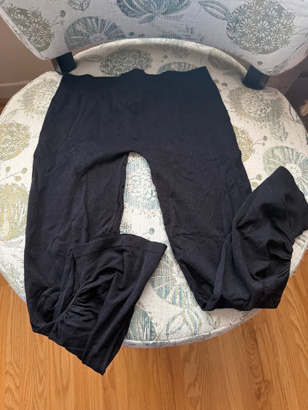 Le Chateau cropped black tights - size L/XL